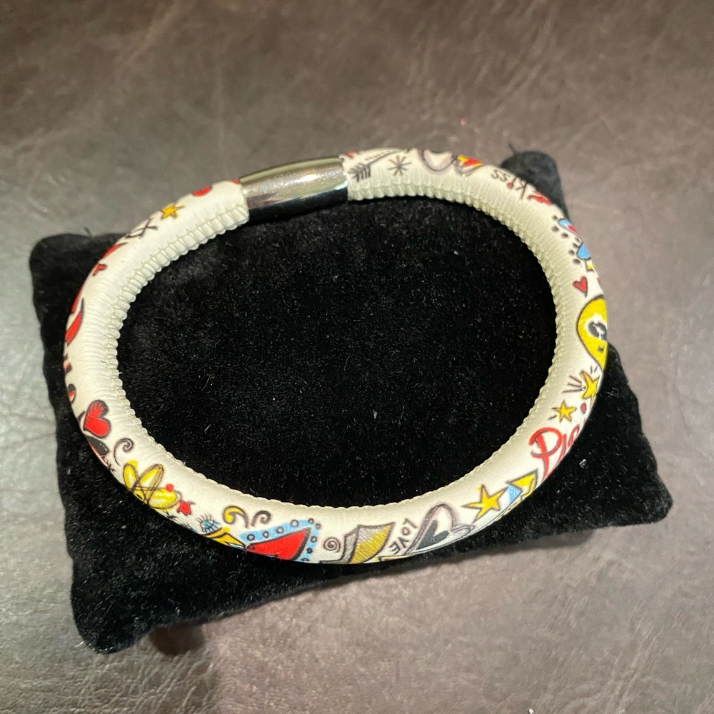 Brighton Red and White Leather Logo Bracelet - Picture 2 of 5